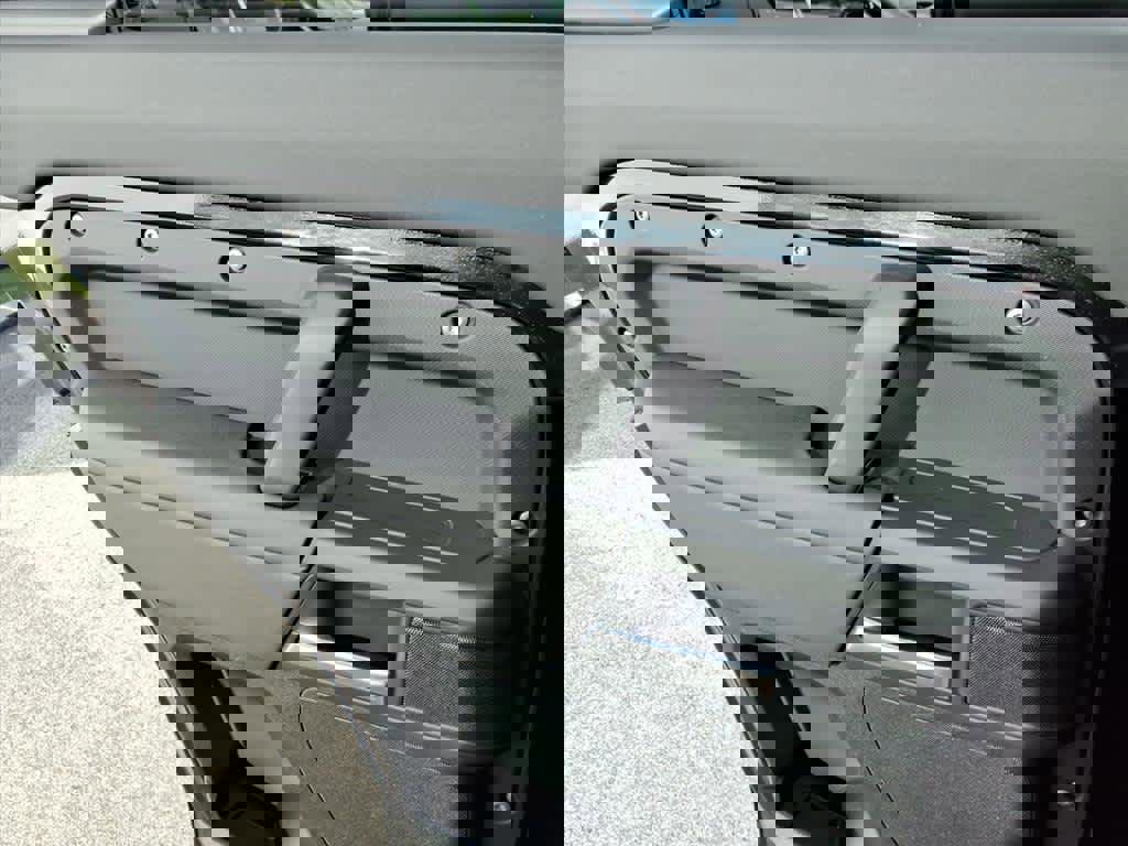 Used 2025 Land Rover Defender 110 S image 11