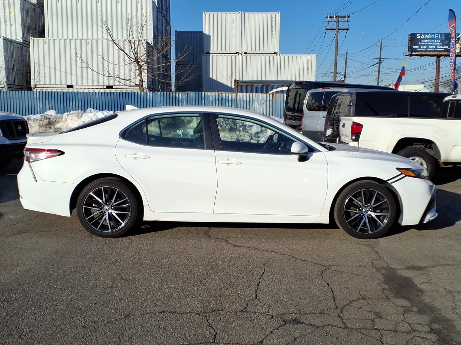Used 2021 Toyota Camry SE FWD image 7