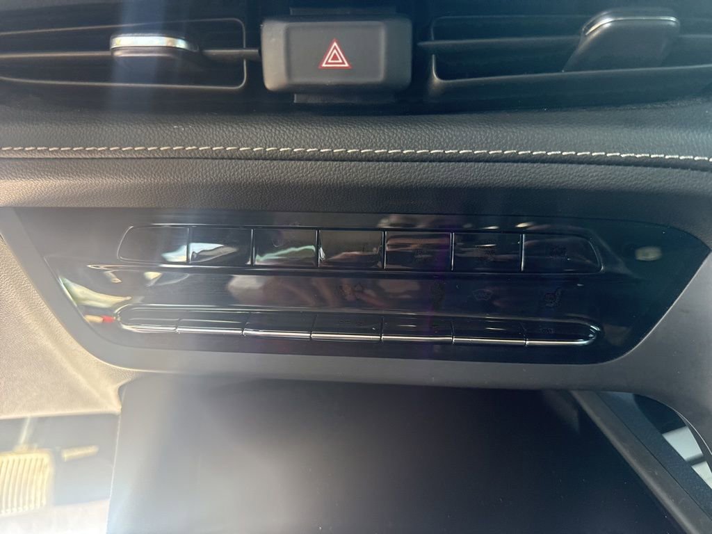 Used 2023 Buick Envision Essence image 34