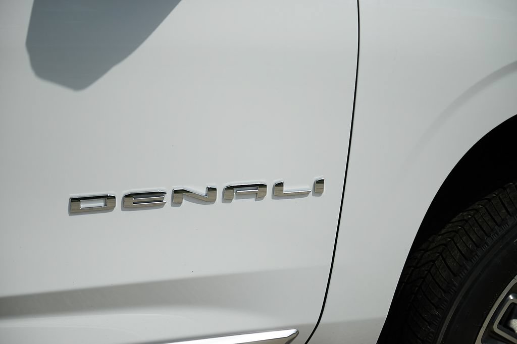 New 2026 GMC Yukon XL Denali w/ Denali Reserve Package AWD/4WD image 13