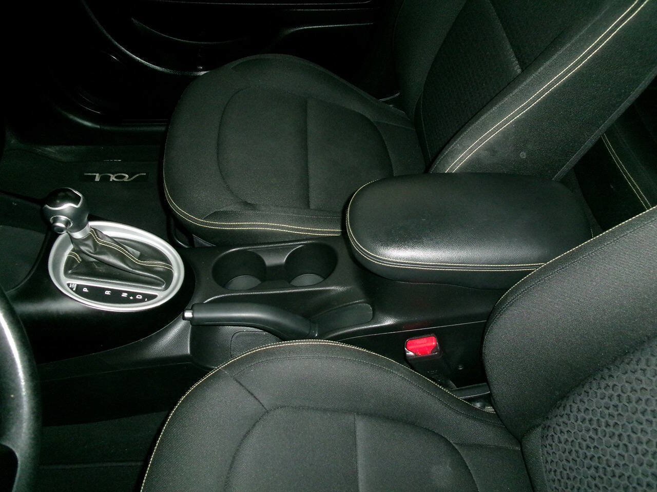 Used 2014 Kia Soul + FWD image 20