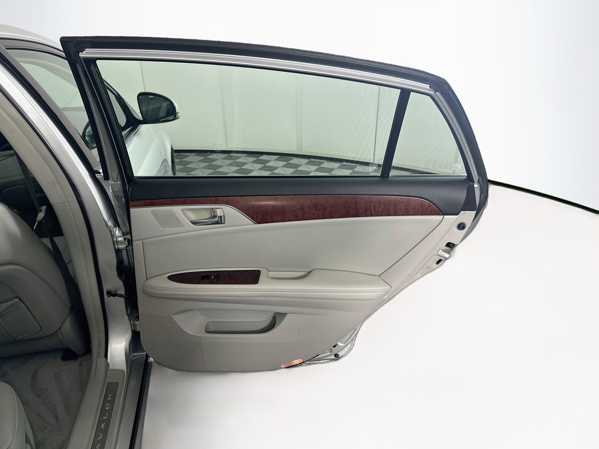 Used 2012 Toyota Avalon FWD image 28