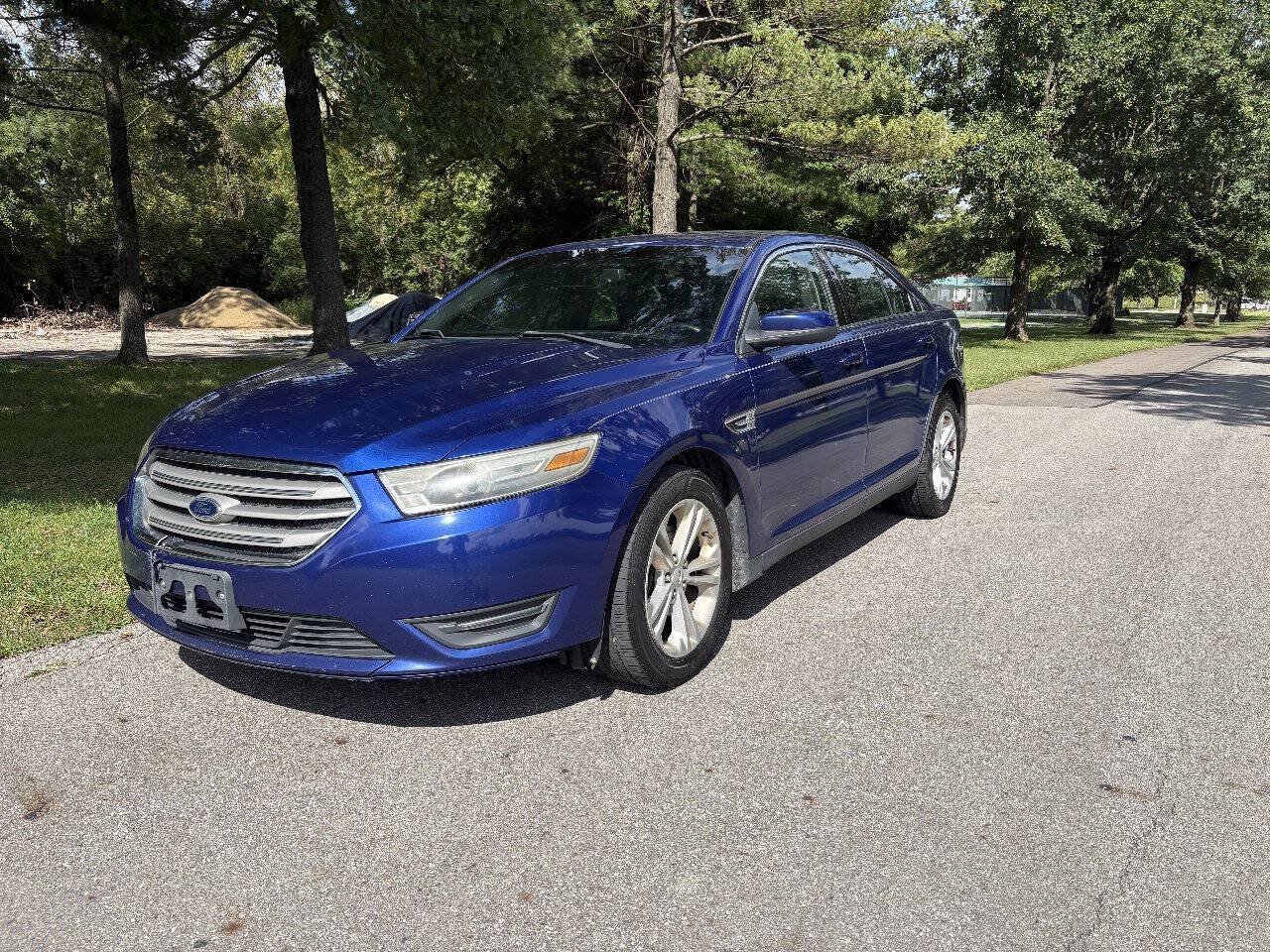 Used 2014 Ford Taurus SEL FWD image 2
