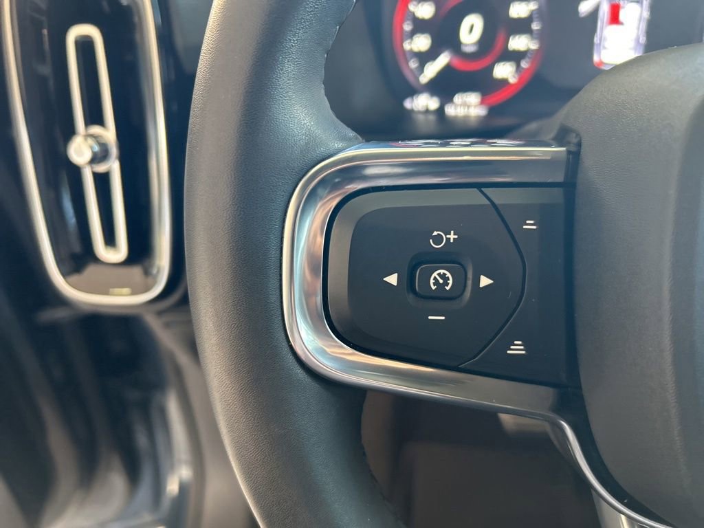 Used 2022 Volvo XC40 T5 R-Design w/ Advanced Package image 48