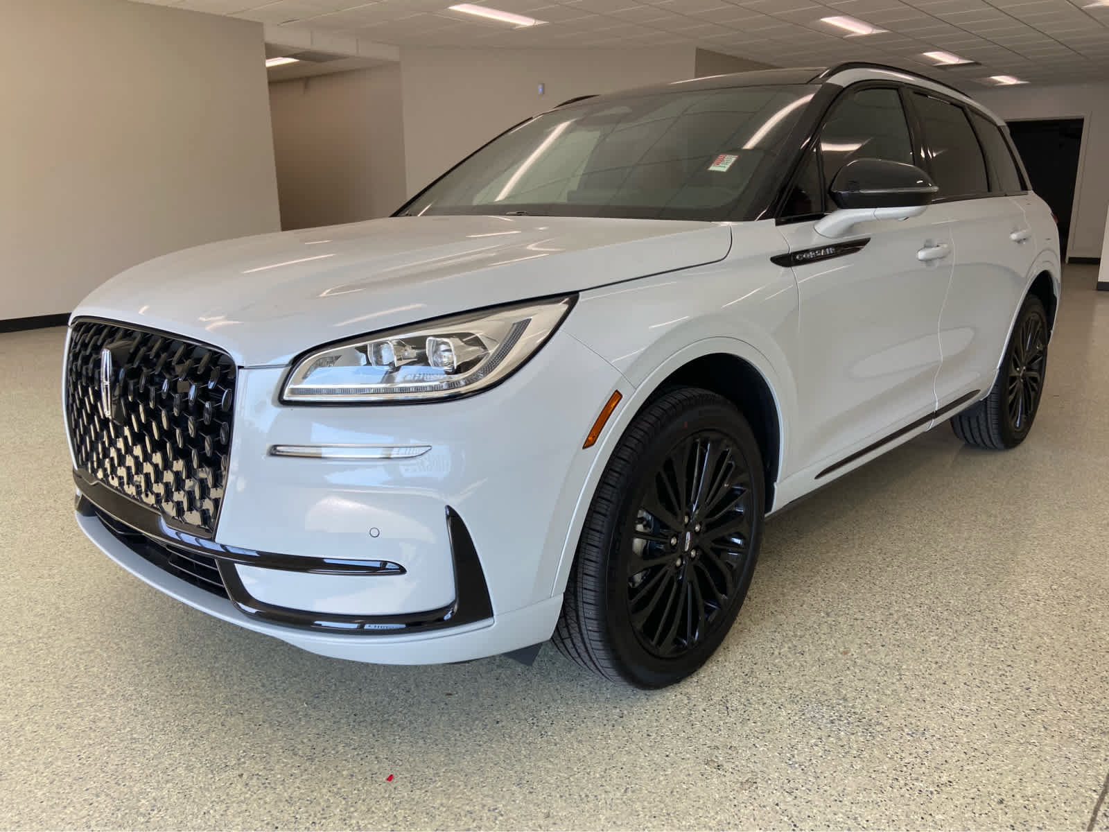 Used 2025 Lincoln Corsair Reserve w/ Jet Appearance Package image 9