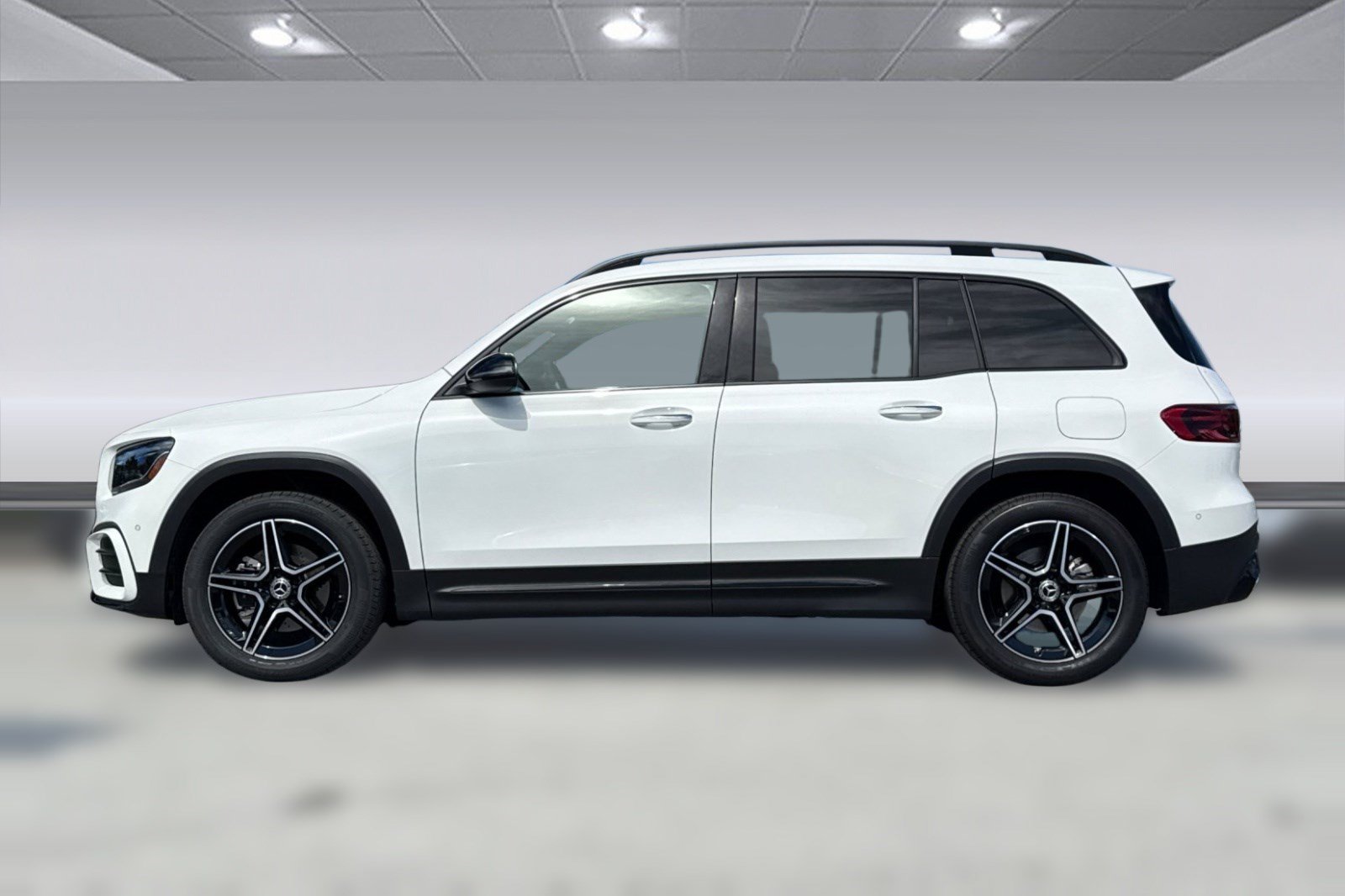 Used 2024 Mercedes-Benz GLB 250 image 2