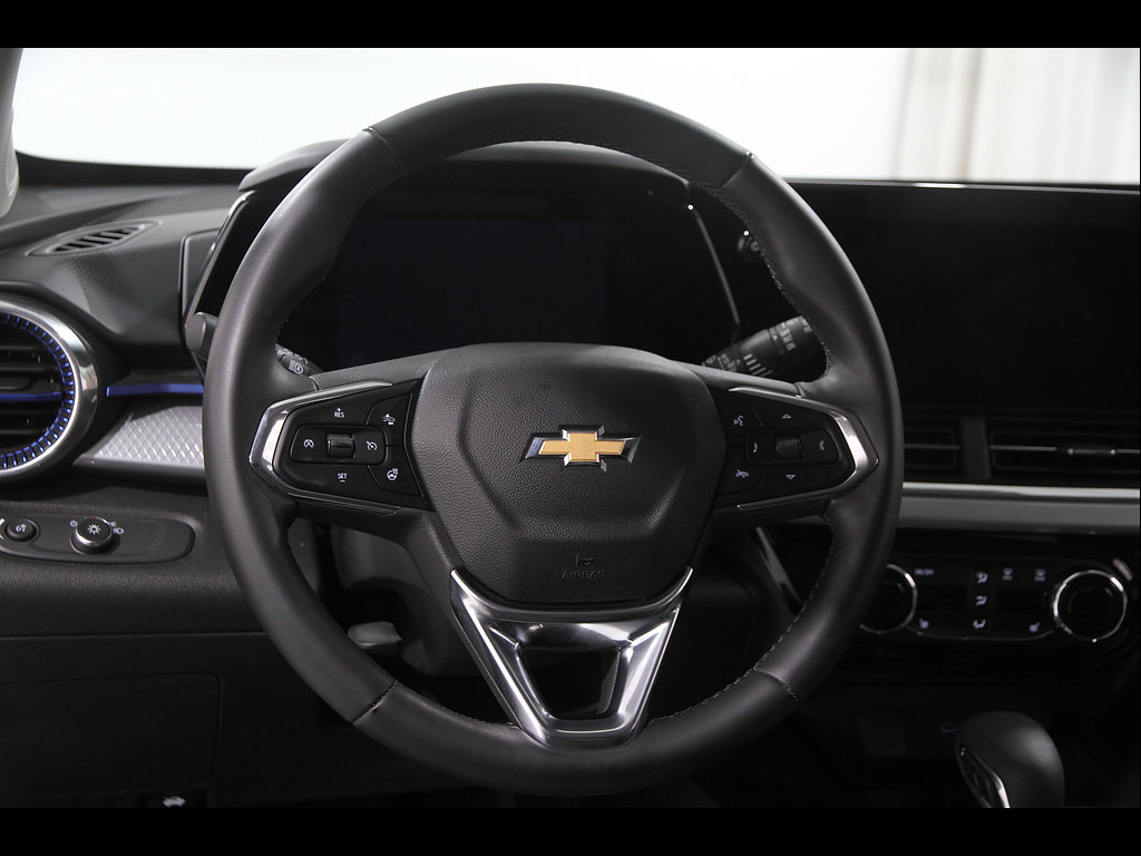 Used 2024 Chevrolet Trax LT w/ LT Convenience Package FWD image 7