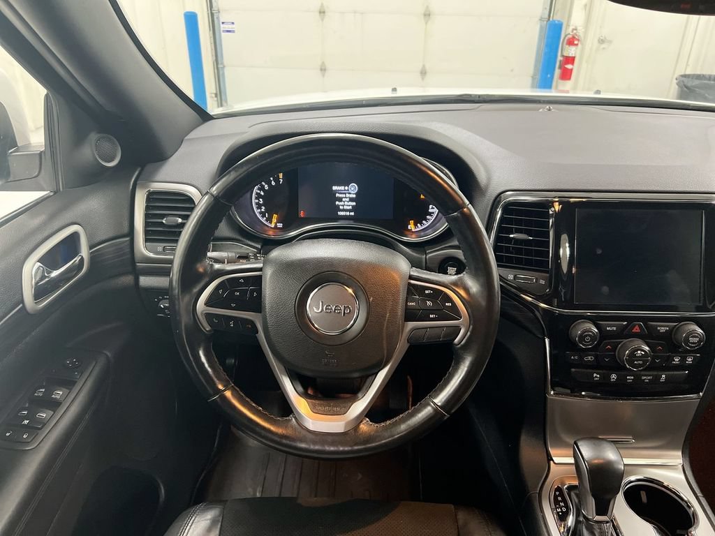 Used 2022 Jeep Grand Cherokee Laredo X AWD/4WD image 11