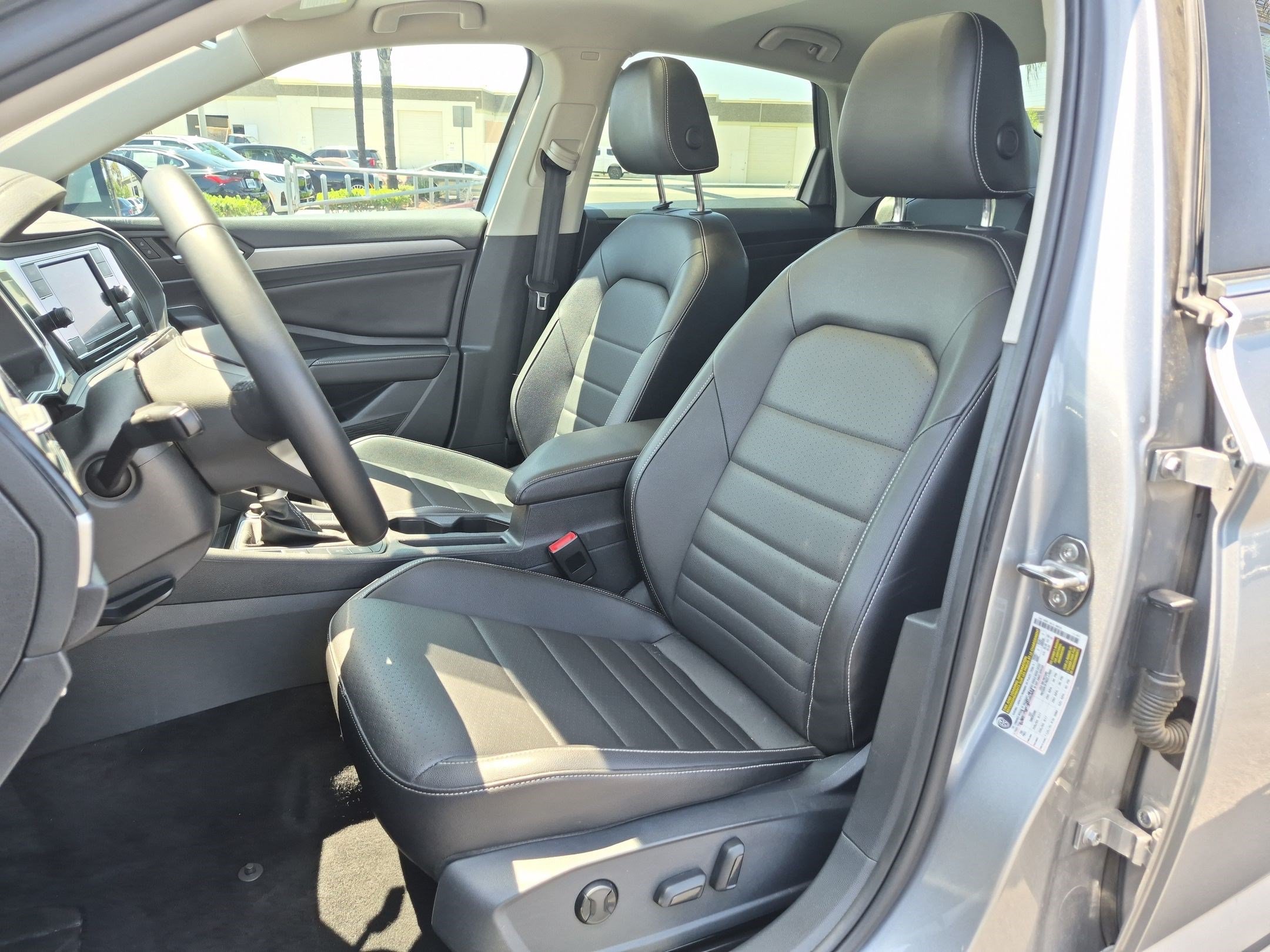 Used 2022 Volkswagen Jetta SE w/ Panoramic Sunroof Package FWD image 16