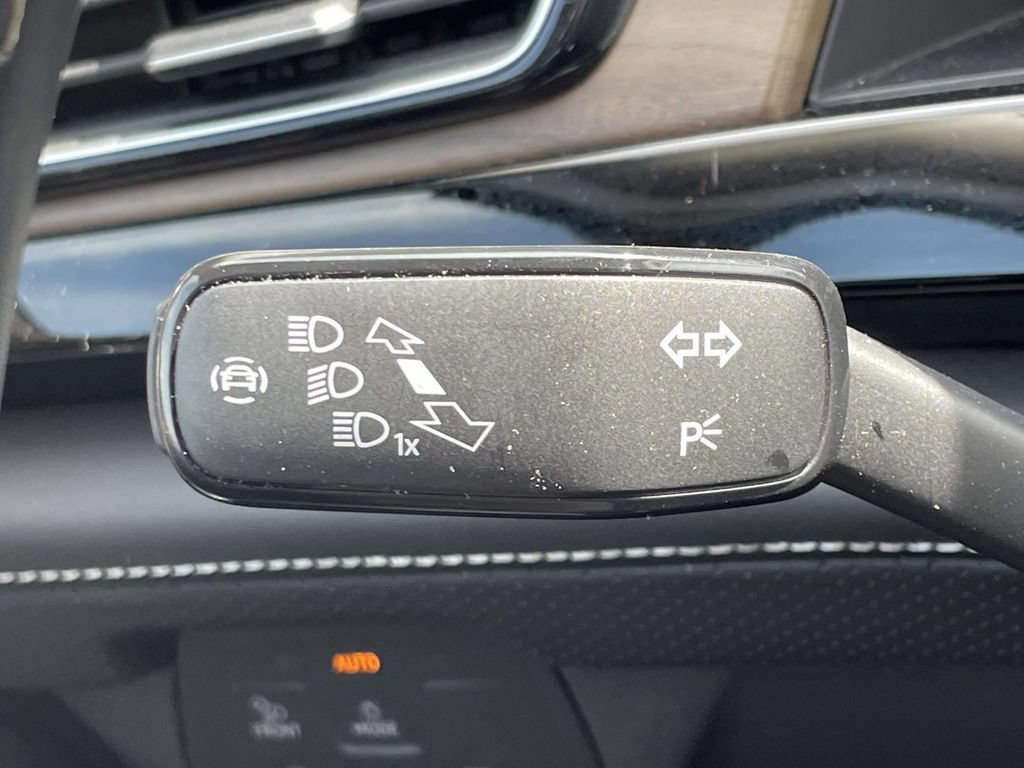 Used 2025 Volkswagen Atlas SE AWD/4WD image 27