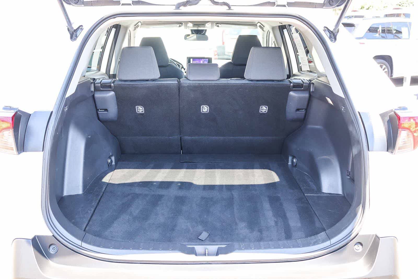 Used 2025 Toyota RAV4 XLE FWD image 23