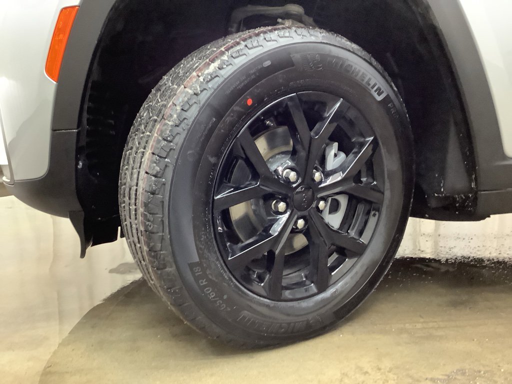 New 2026 Jeep Grand Cherokee Altitude AWD/4WD image 31