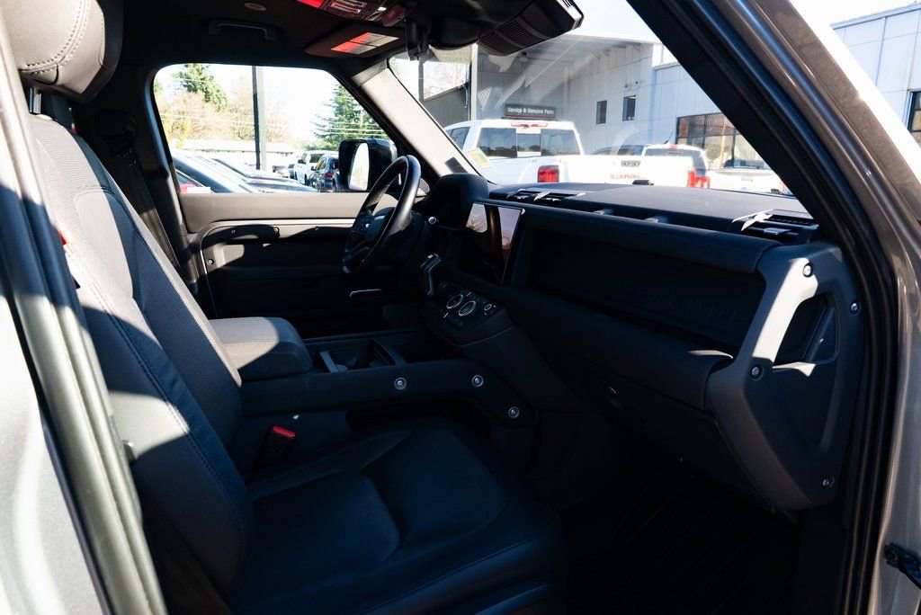 Used 2023 Land Rover Defender 130 X-Dynamic SE image 23