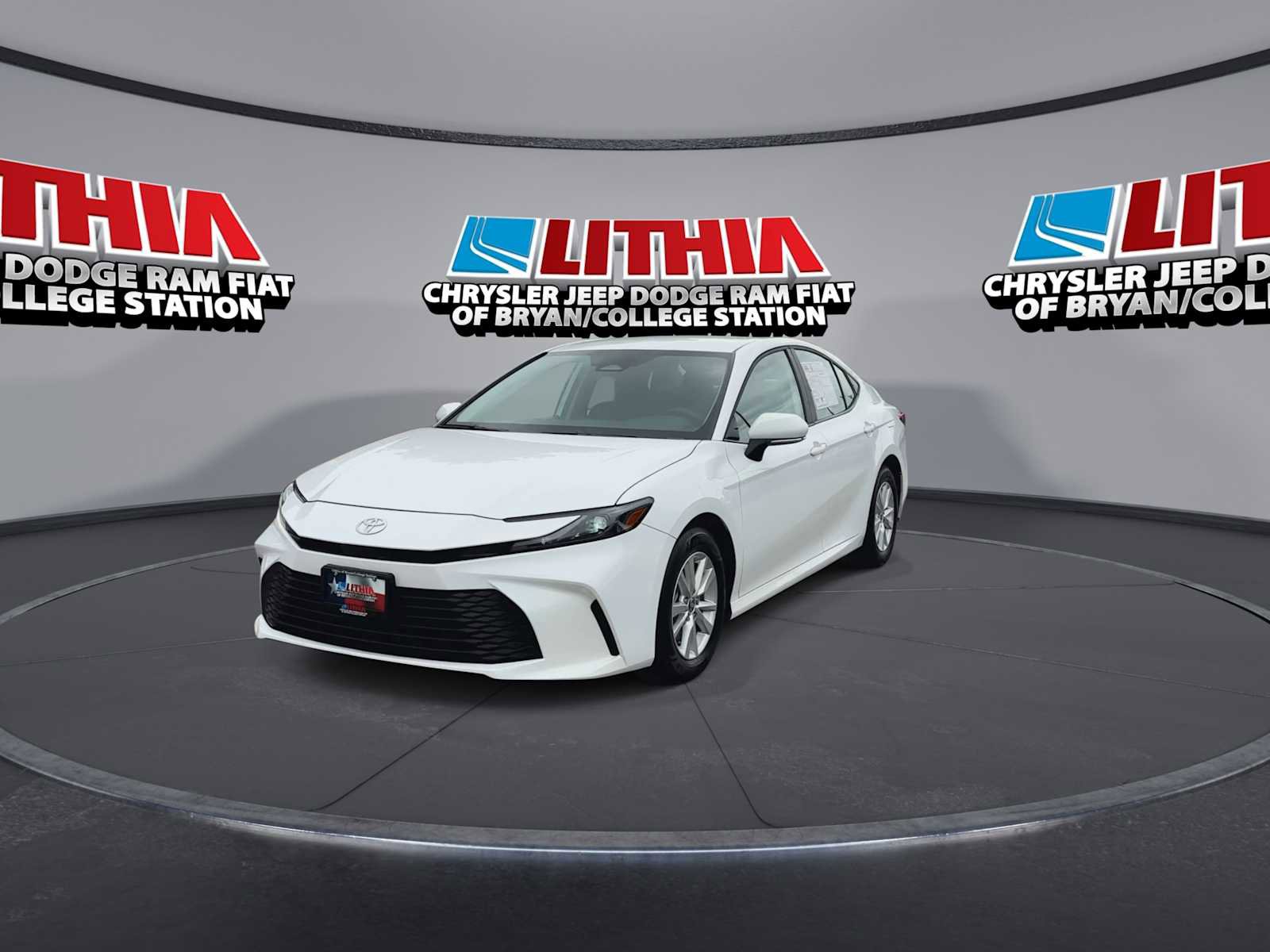 Used 2025 Toyota Camry LE image 3