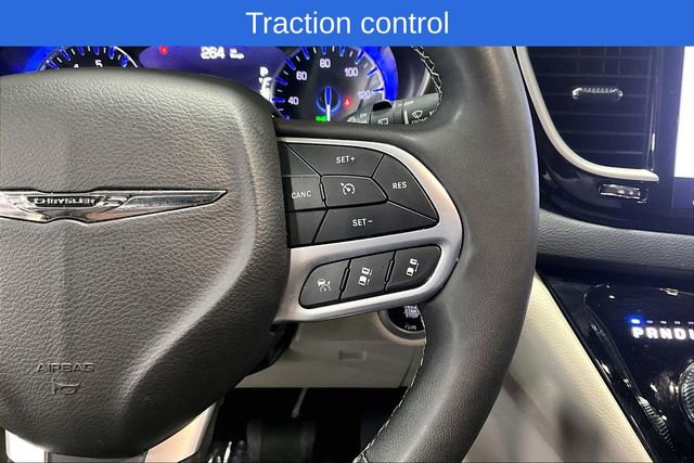 Used 2024 Chrysler Pacifica Touring-L image 15