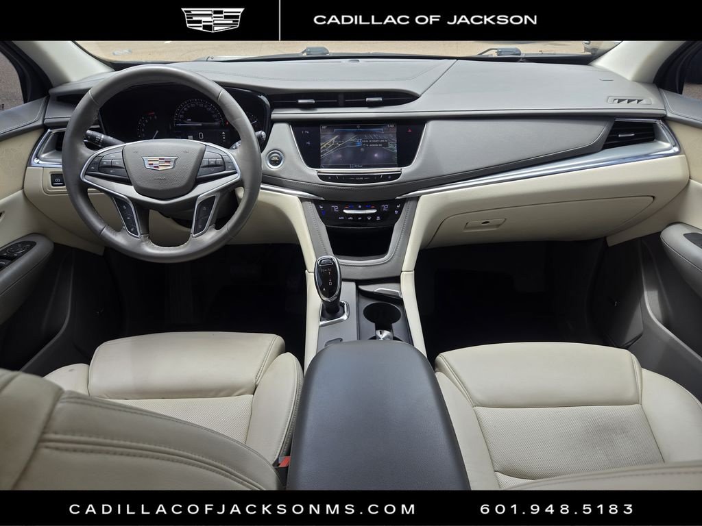 Used 2017 Cadillac XT5 Premium Luxury w/ Driver Assist Package FWD image 7