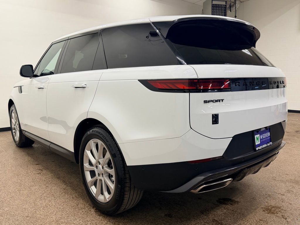 Used 2025 Land Rover Range Rover Sport SE AWD/4WD image 4