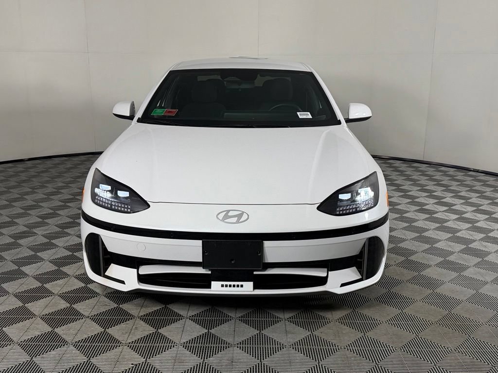 Used 2025 Hyundai Ioniq 6 SE RWD image 4