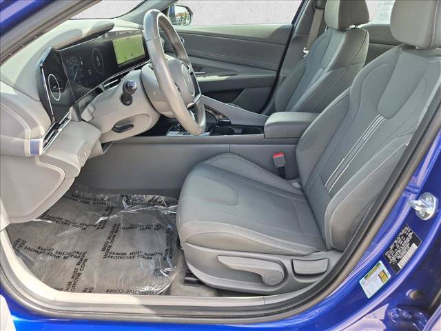 Used 2025 Hyundai Elantra SEL FWD image 17