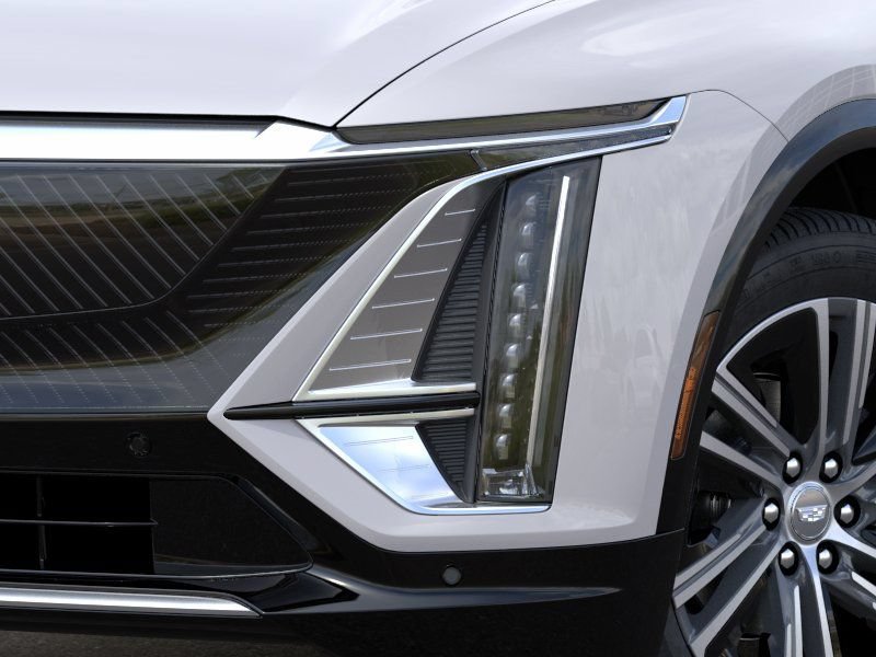 New 2025 Cadillac Lyriq Luxury w/ LPO, Floor Liner Package AWD/4WD image 10
