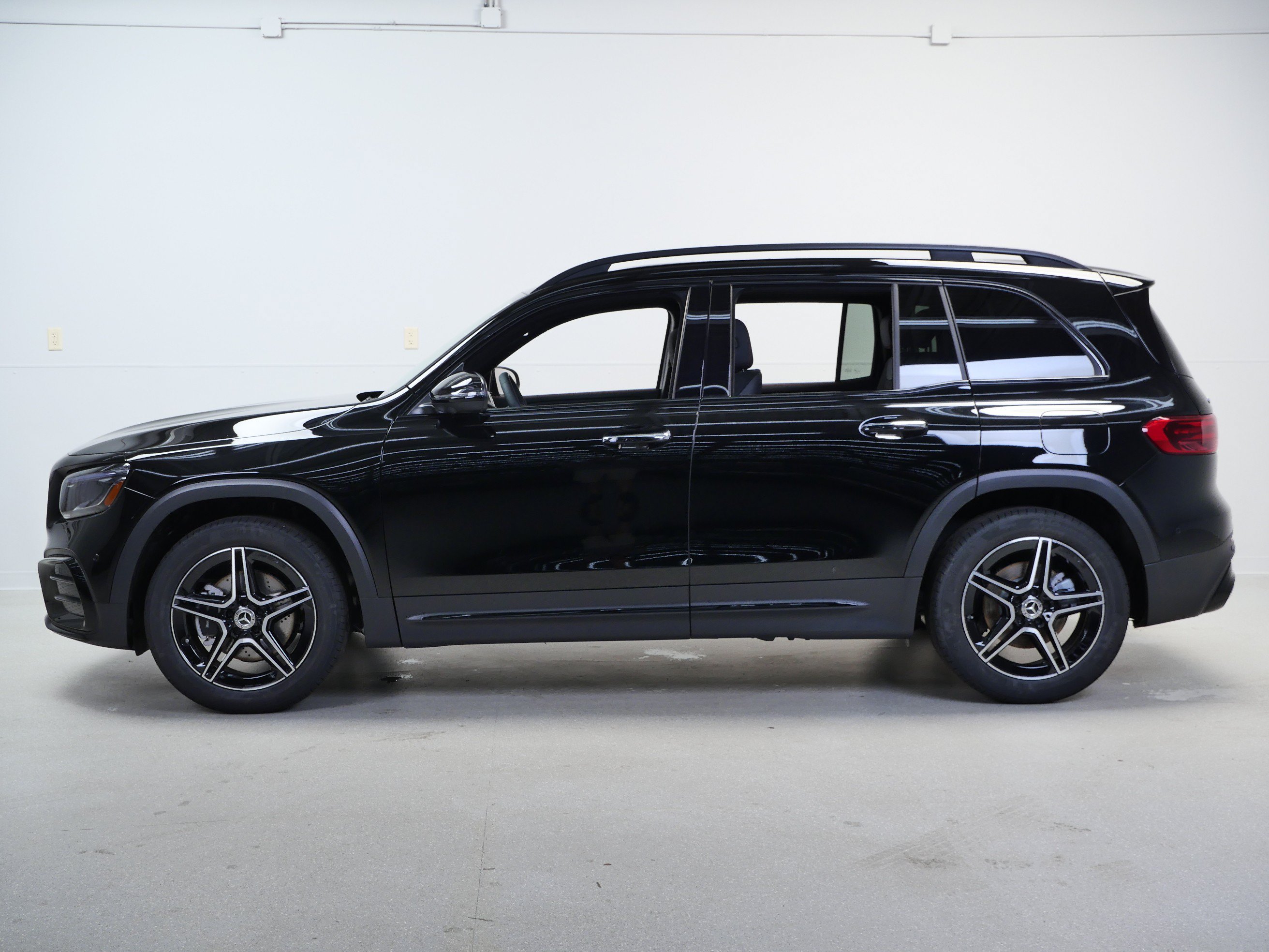 New 2026 Mercedes-Benz GLB 250 4MATIC image 5