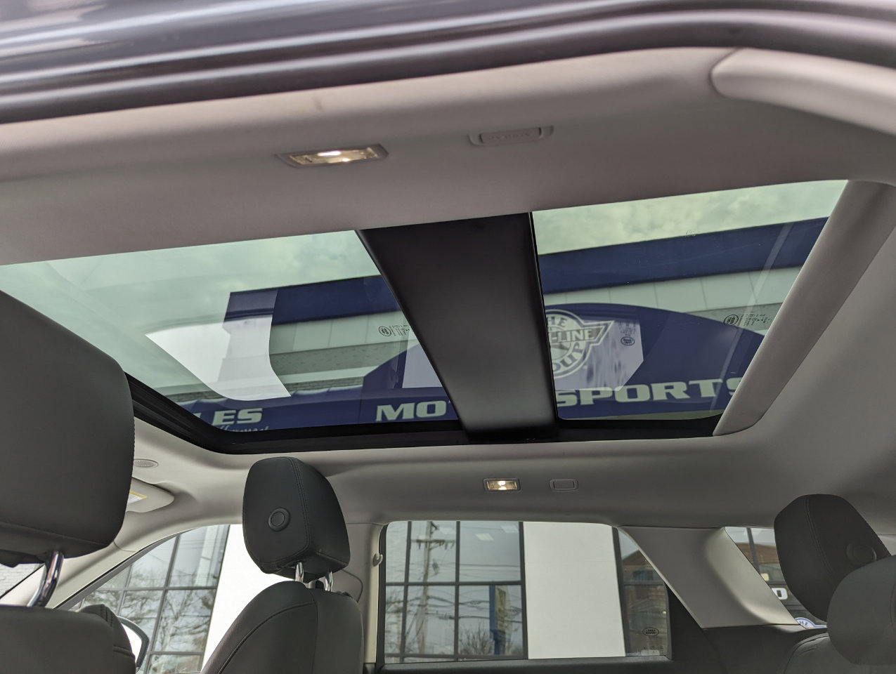 Used 2022 Land Rover Range Rover Evoque R-Dynamic S image 46