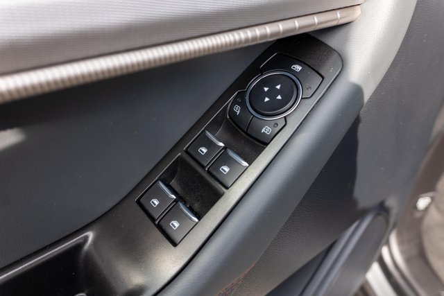 Used 2025 Ford Explorer Active AWD/4WD image 17