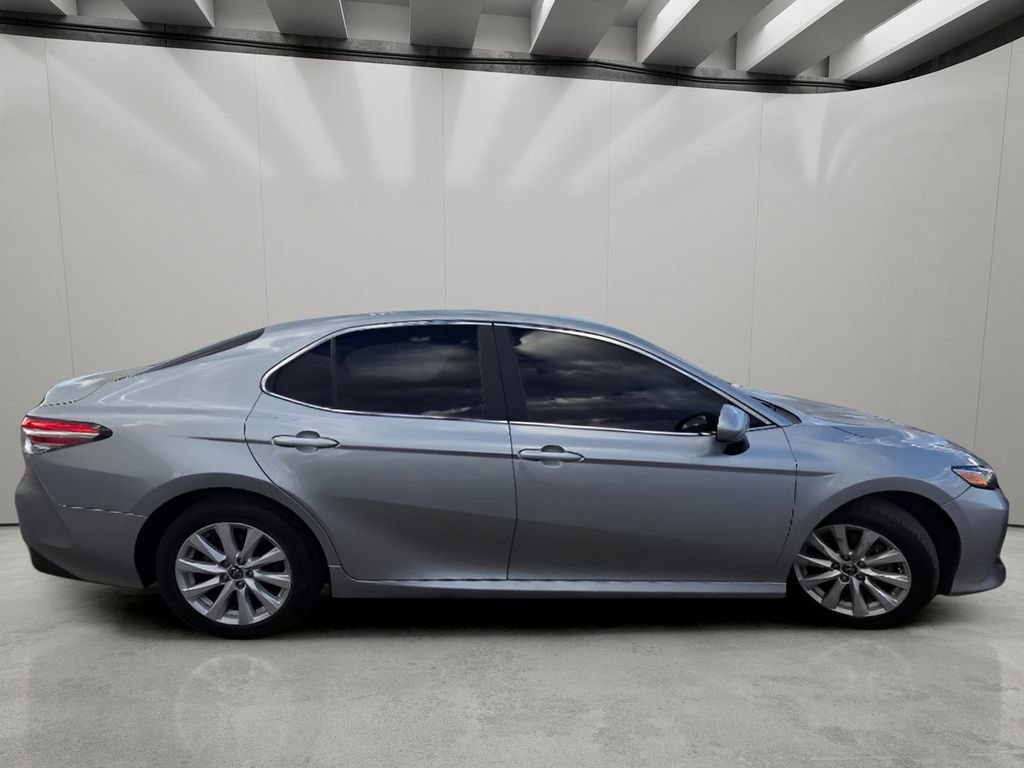 Used 2020 Toyota Camry LE image 12