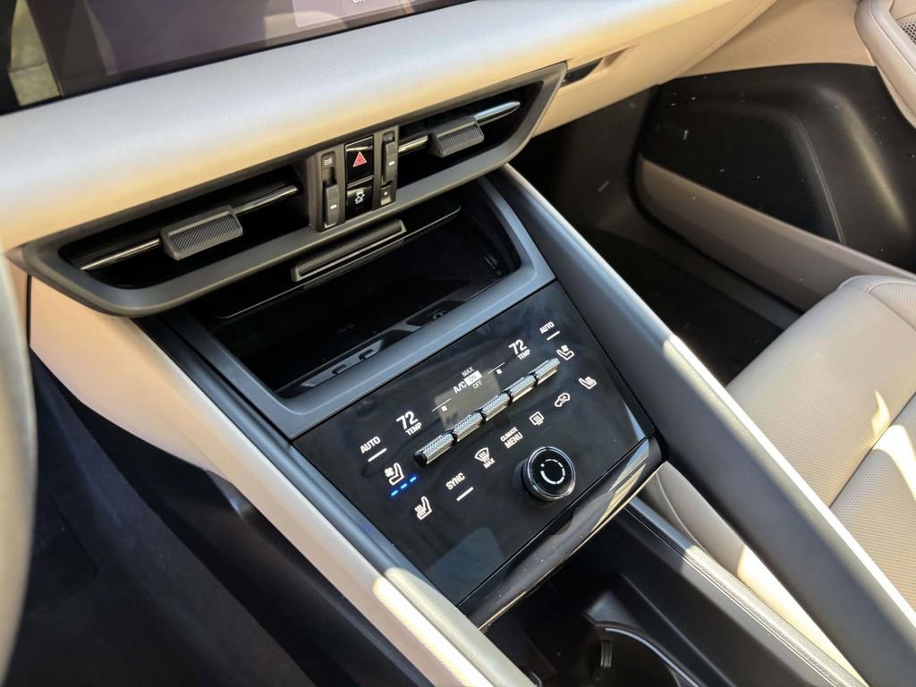 Used 2024 Porsche Macan 4 Electric image 32