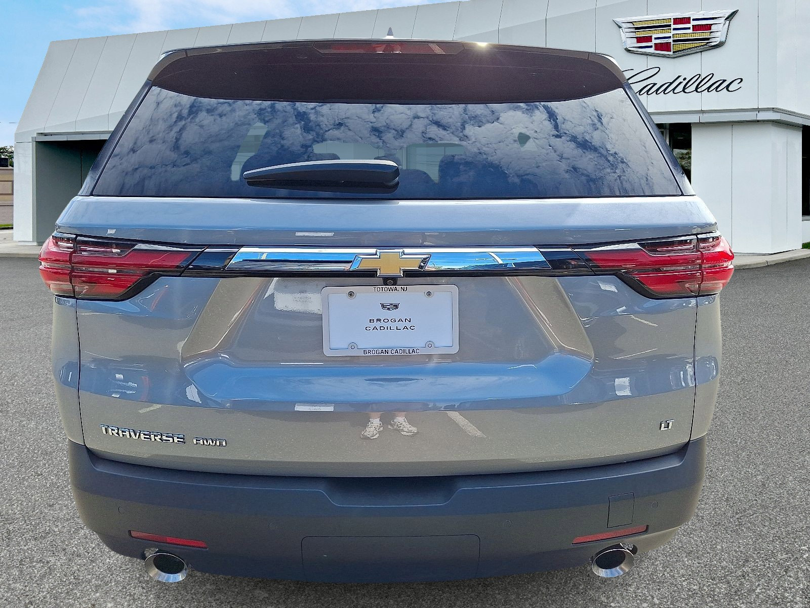 Used 2023 Chevrolet Traverse LT w/ LPO, Floor Liner Package image 5