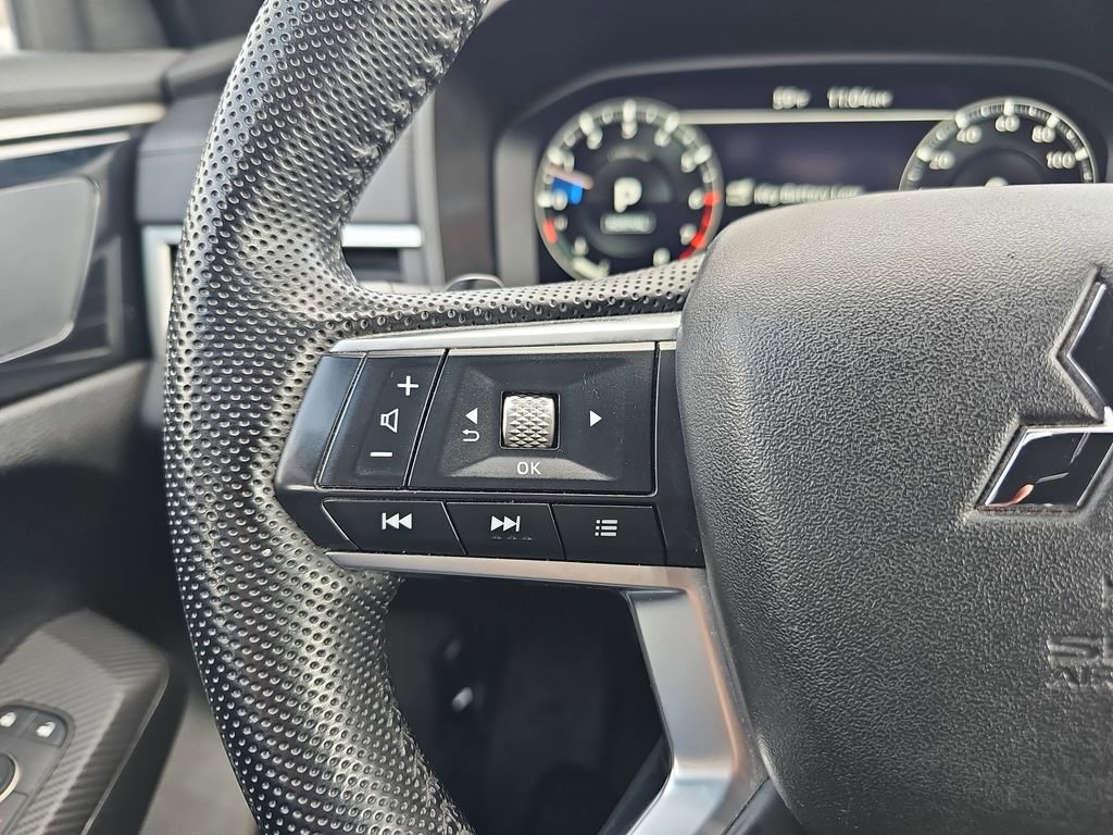 Used 2023 Mitsubishi Outlander SE image 22