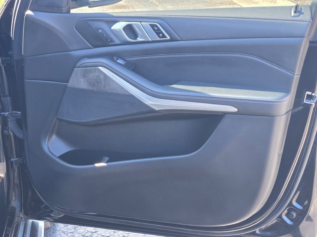Used 2023 BMW X7 xDrive40i image 8