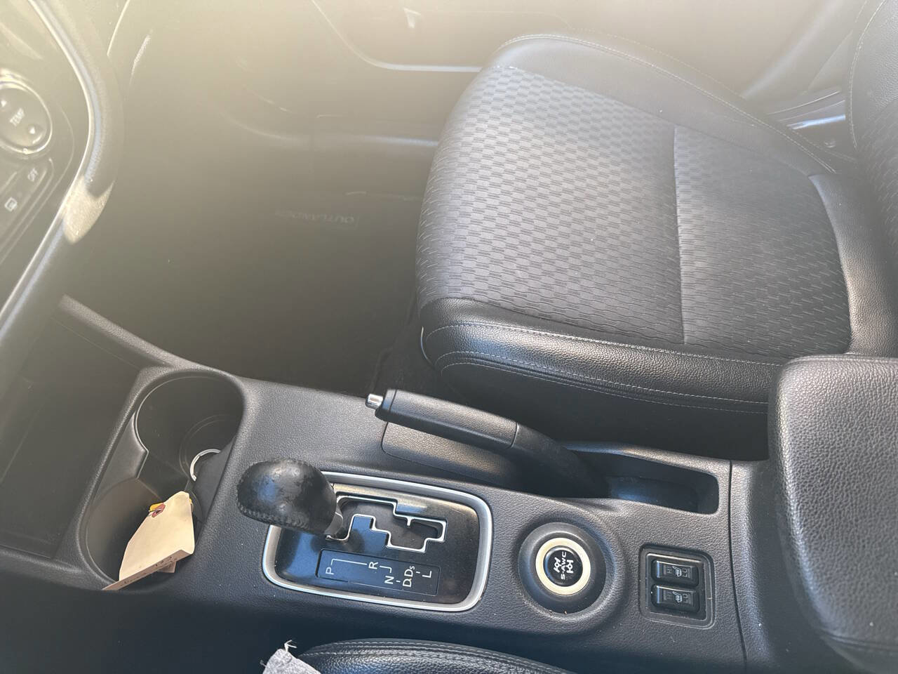 Used 2015 Mitsubishi Outlander SE image 23