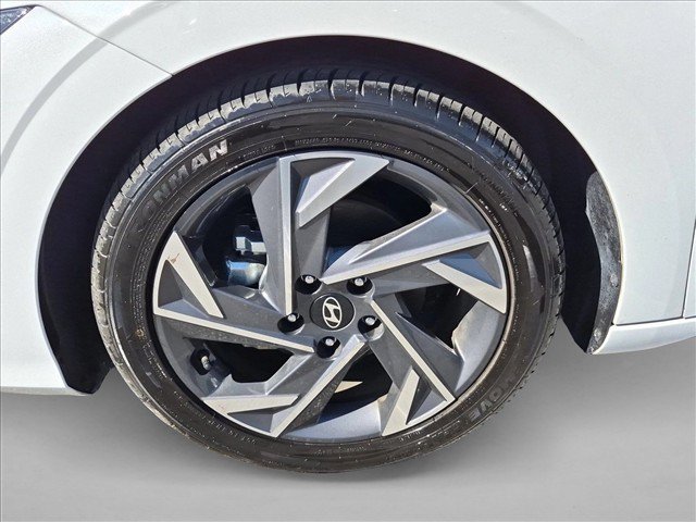 Used 2025 Hyundai Elantra SEL FWD image 22