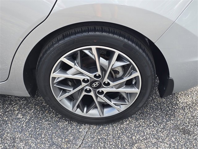 Used 2020 Hyundai Elantra Limited image 5