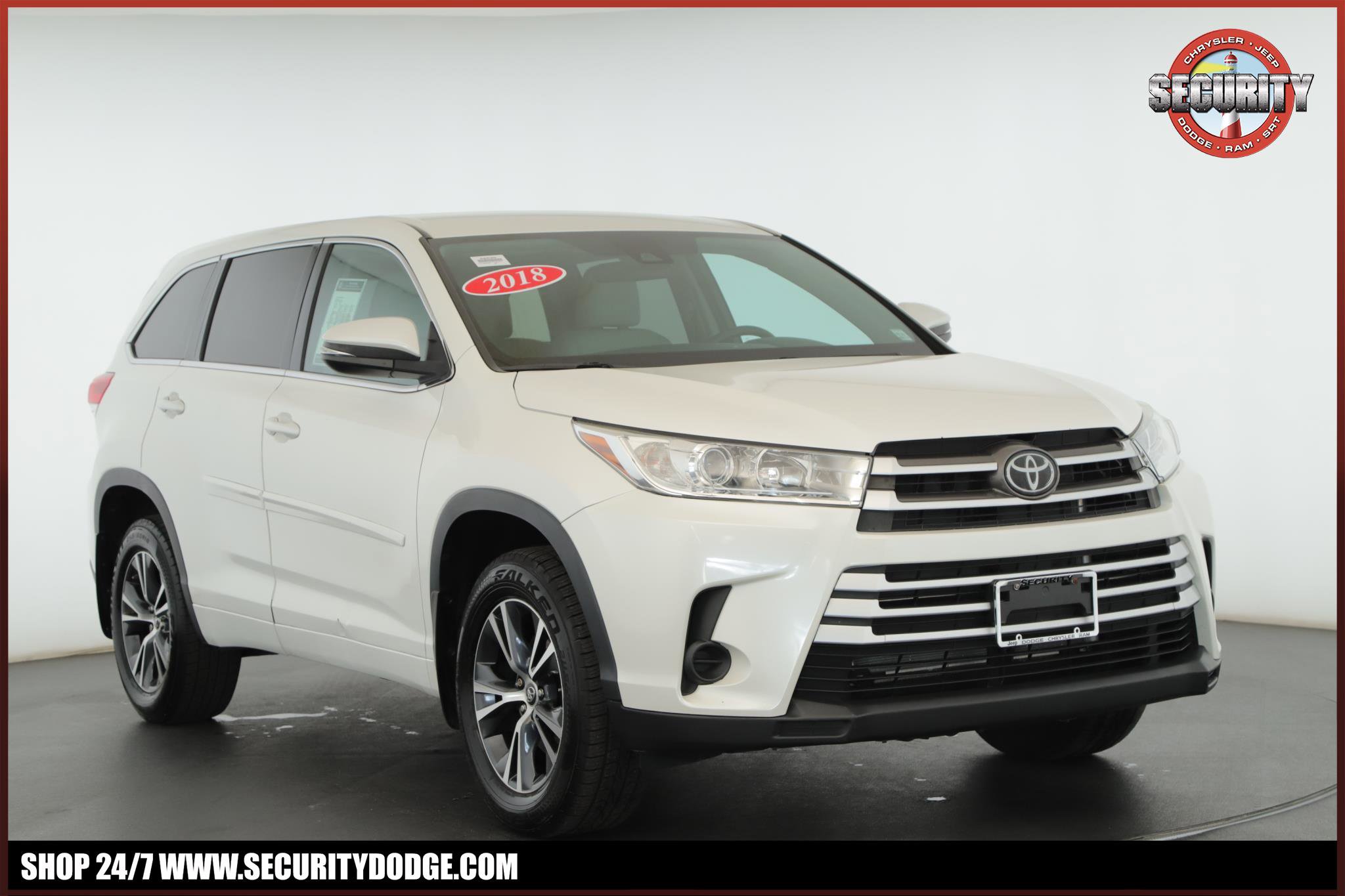 Used 2018 Toyota Highlander LE AWD/4WD image 1