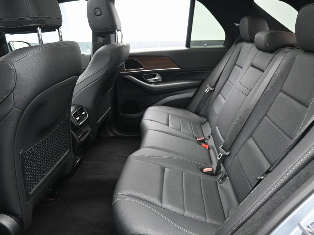 Used 2025 Mercedes-Benz GLE 450e GLE 450e w/ Winter Package image 32