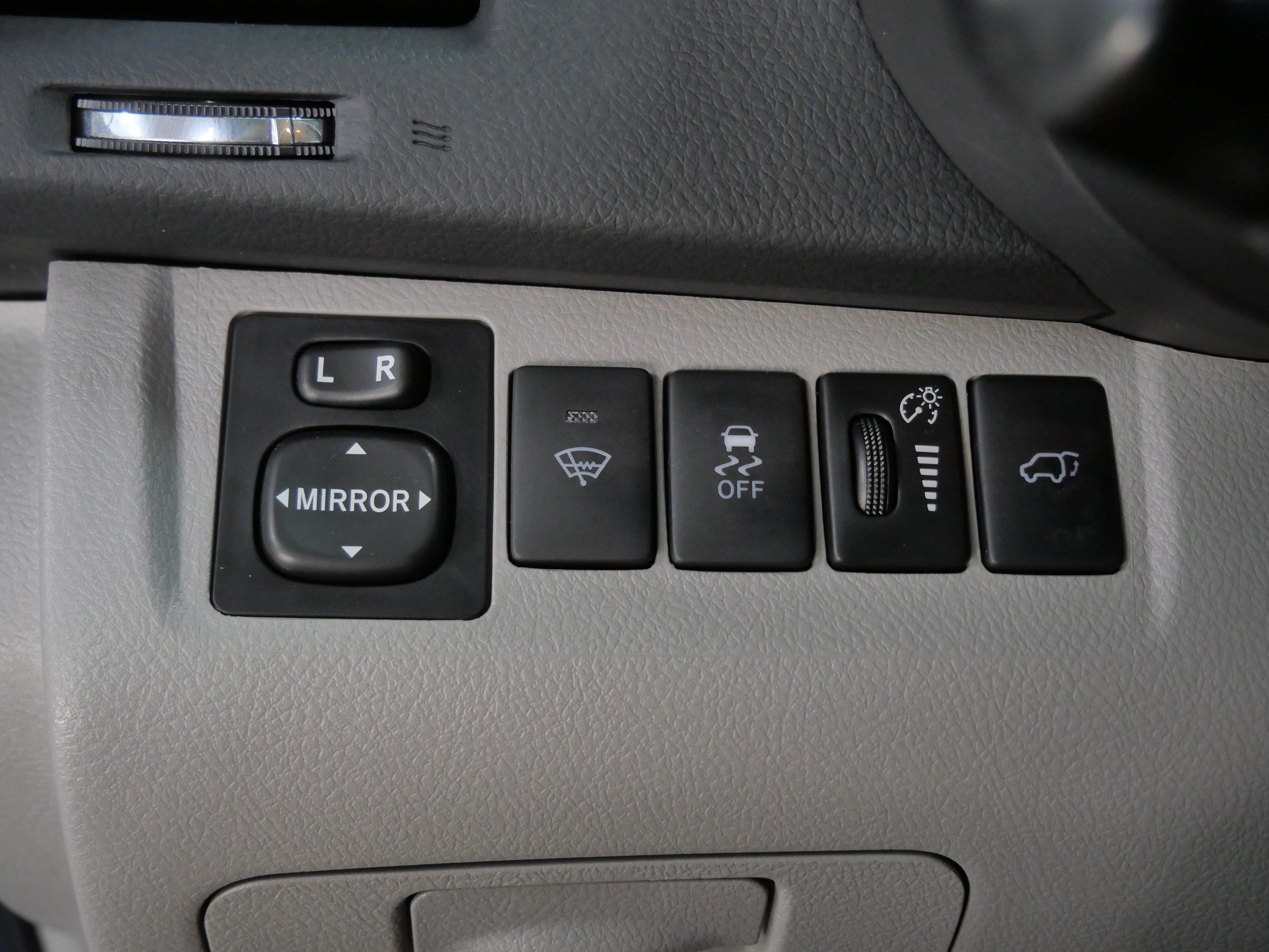 Used 2012 Toyota Highlander Limited w/ Tow Pkg AWD/4WD image 26