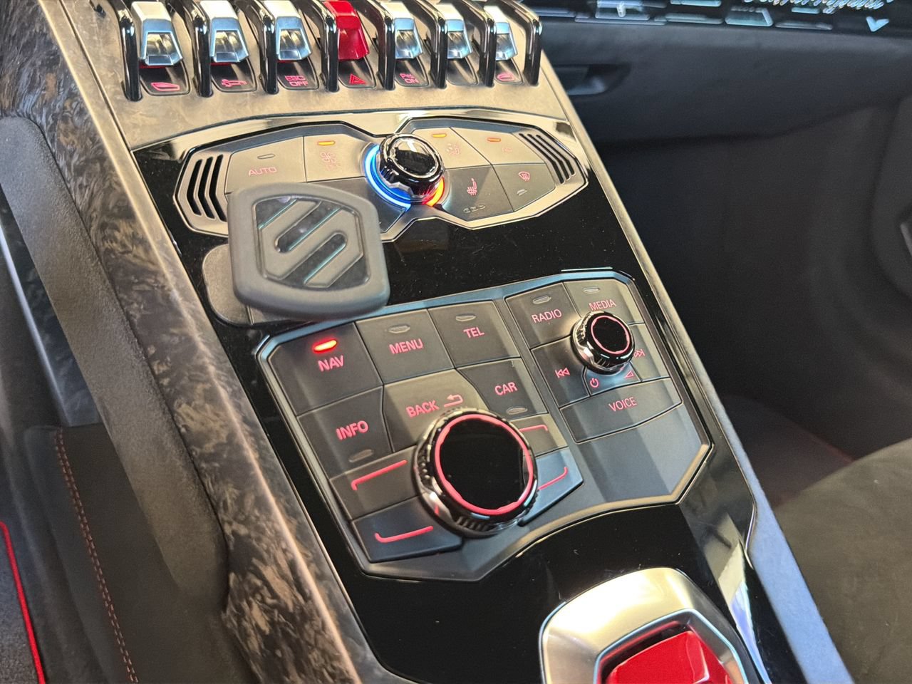 Used 2019 Lamborghini Huracan Performante AWD/4WD image 24