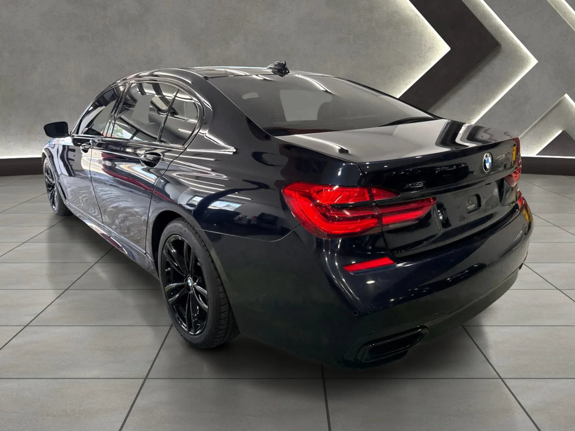 Used 2018 BMW 750i xDrive AWD/4WD image 5