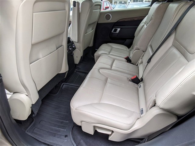 Used 2017 Land Rover Discovery HSE image 14