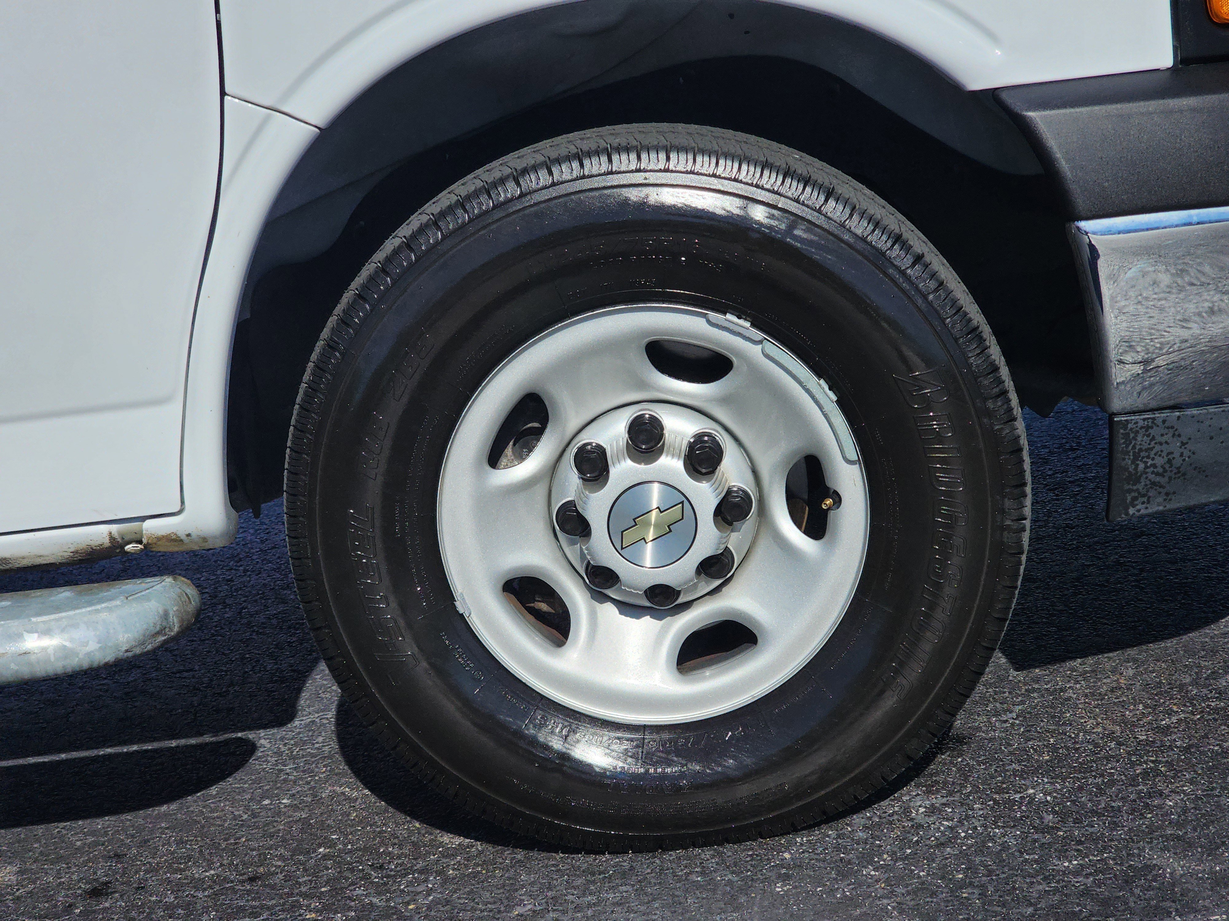 Used 2024 Chevrolet Express 2500 w/ Driver Convenience Package image 7