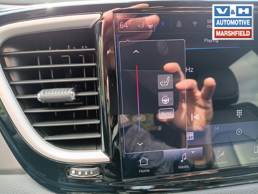 Used 2025 Chrysler Pacifica Select FWD image 5