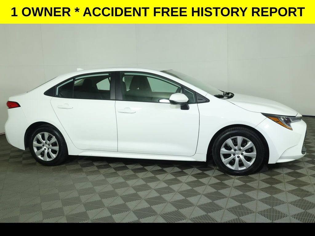 Used 2025 Toyota Corolla LE FWD image 2