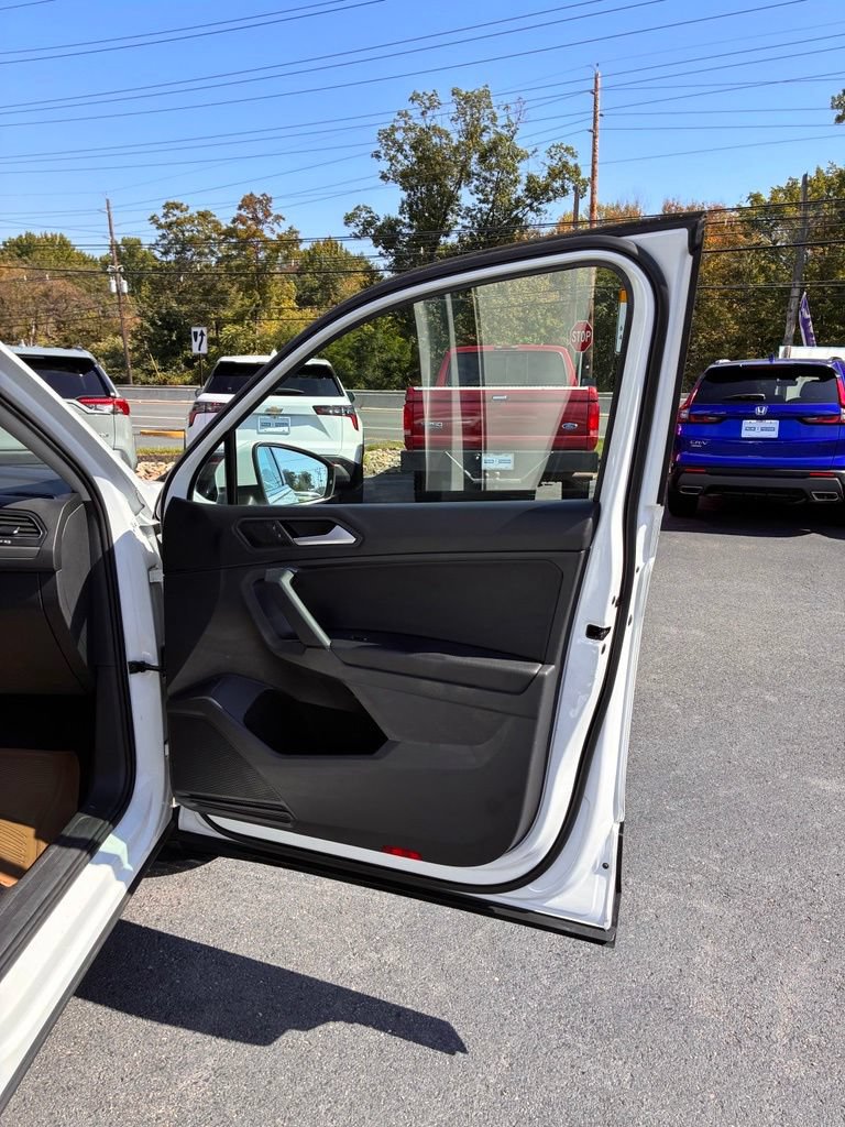 Used 2019 Volkswagen Tiguan SE AWD/4WD image 23