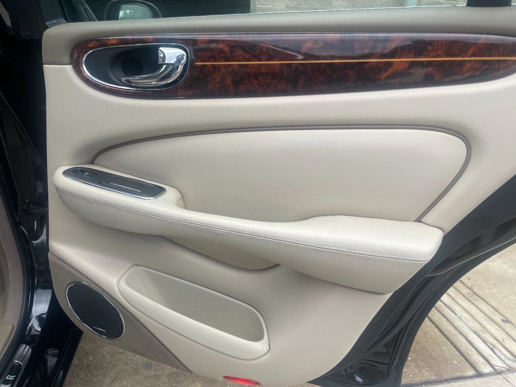 Used 2004 Jaguar XJ8 XJ8 Vanden Plas image 33
