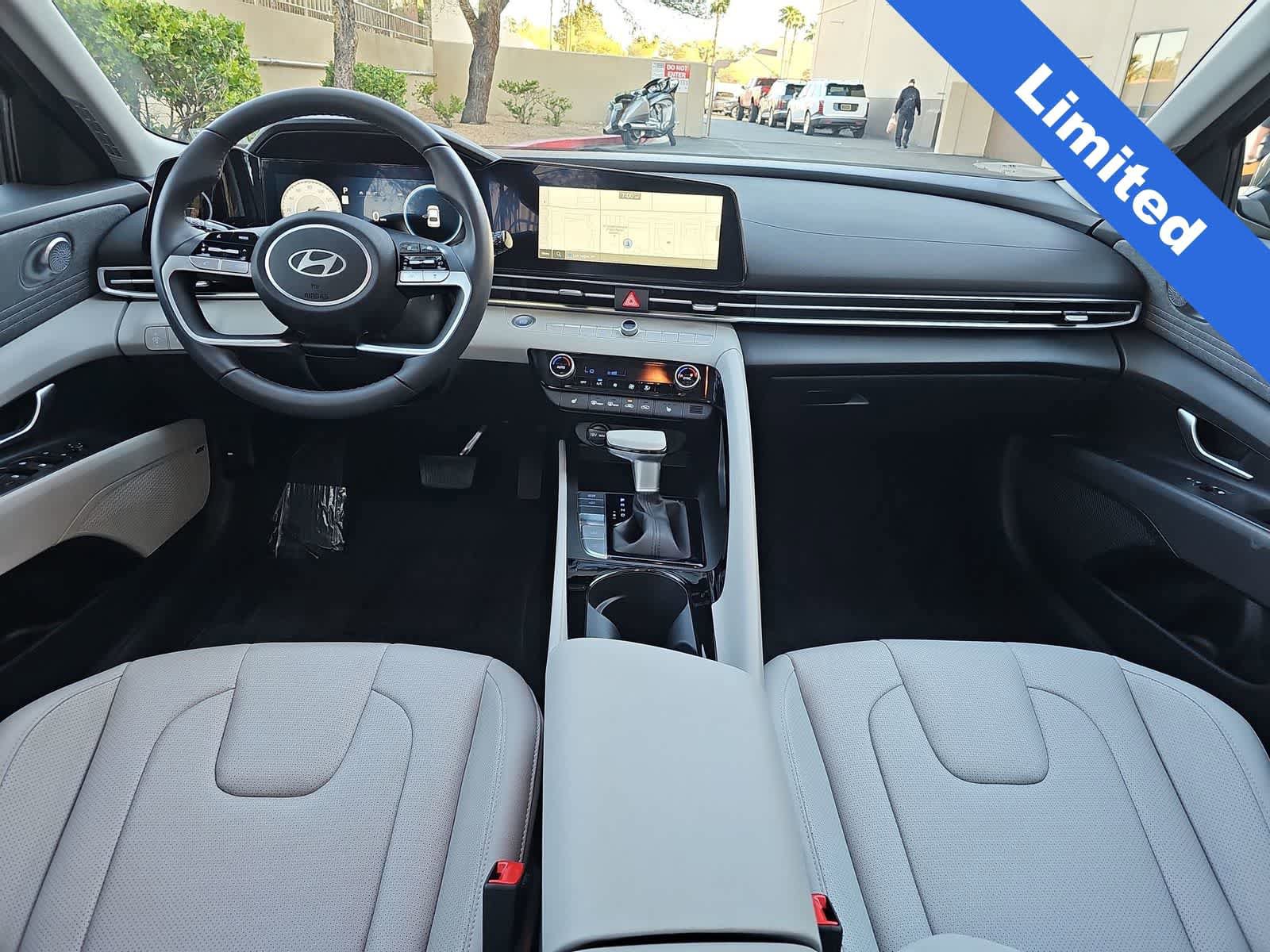 Used 2025 Hyundai Elantra Limited FWD image 14