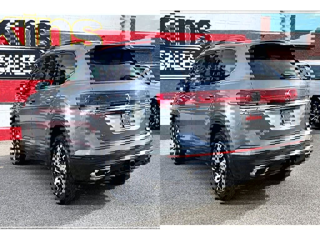 Used 2025 Volkswagen Atlas SE image 13