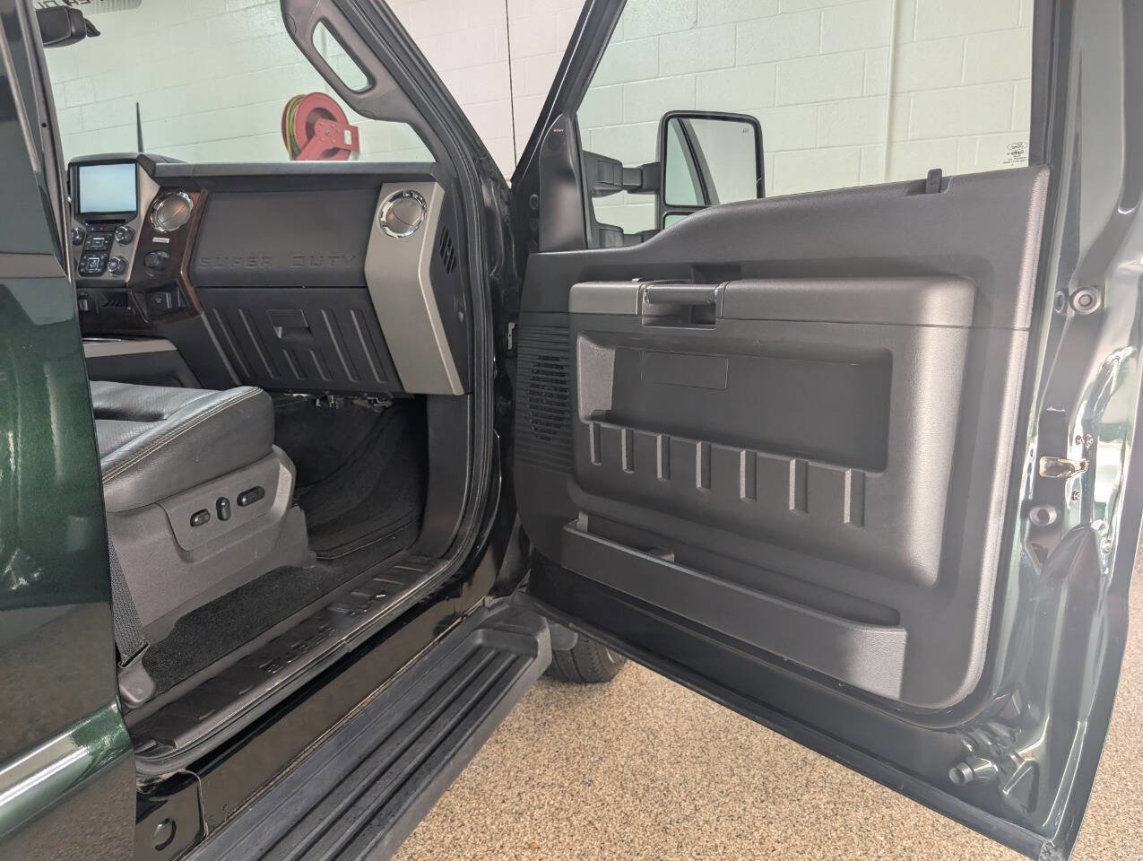 Used 2016 Ford F250 Lariat w/ Lariat Ultimate Package image 19