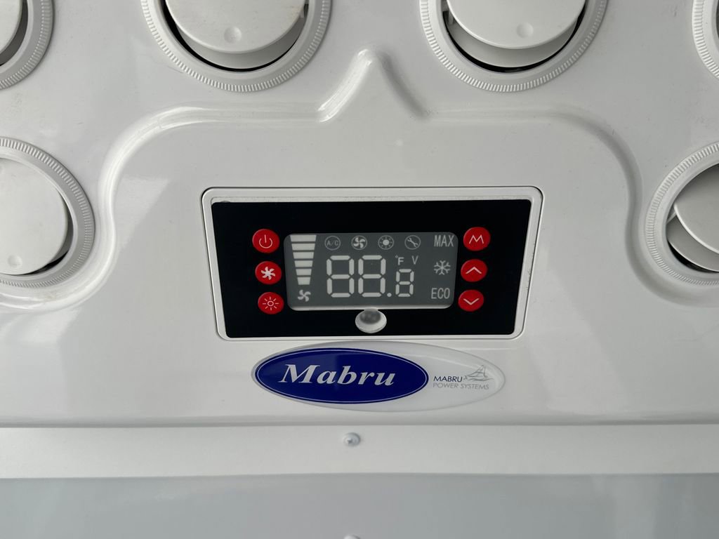 Used 2025 Mercedes-Benz Sprinter 2500 image 22